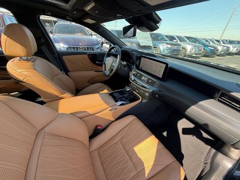 Used 2025 Lexus LS 500 image 25