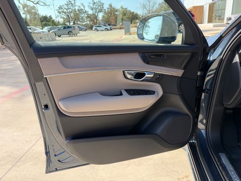 New 2026 Volvo XC90 T8 Plus w/ Protection Package Premier image 18