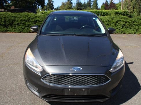 Used 2018 Ford Focus SE w/ Cold Weather Package FWD image 10
