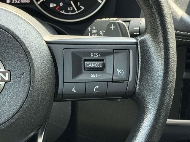 Used 2023 Nissan Rogue S AWD/4WD image 23