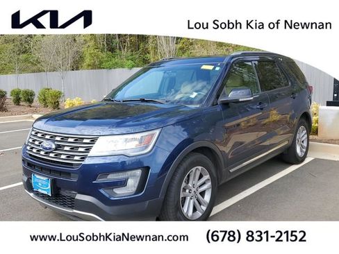 Used 2017 Ford Explorer XLT image 1