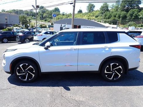 Used 2022 Mitsubishi Outlander SE AWD/4WD image 2