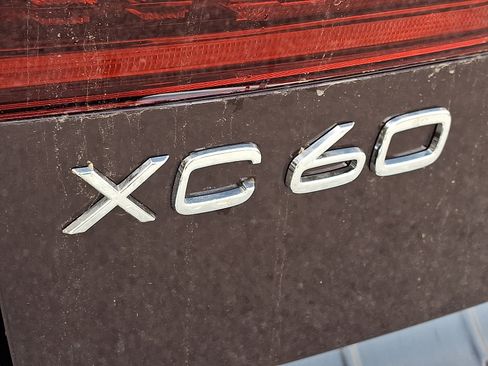 New 2026 Volvo XC60 B5 Ultra w/ Protection Package Premier AWD/4WD image 13