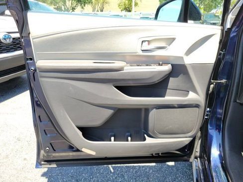 Used 2024 Toyota Sienna XLE FWD image 12