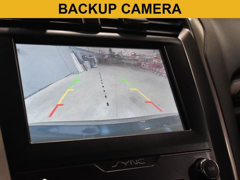 Used 2020 Ford Fusion SE FWD image 4