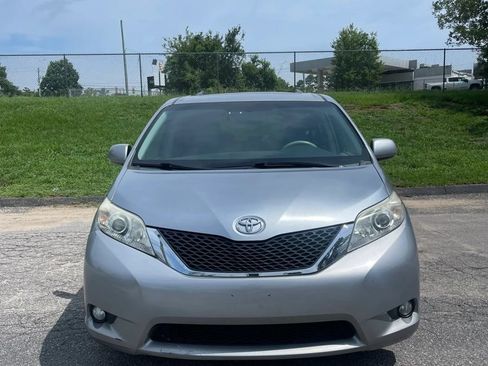 Used 2011 Toyota Sienna XLE w/ Premium Pkg FWD image 3