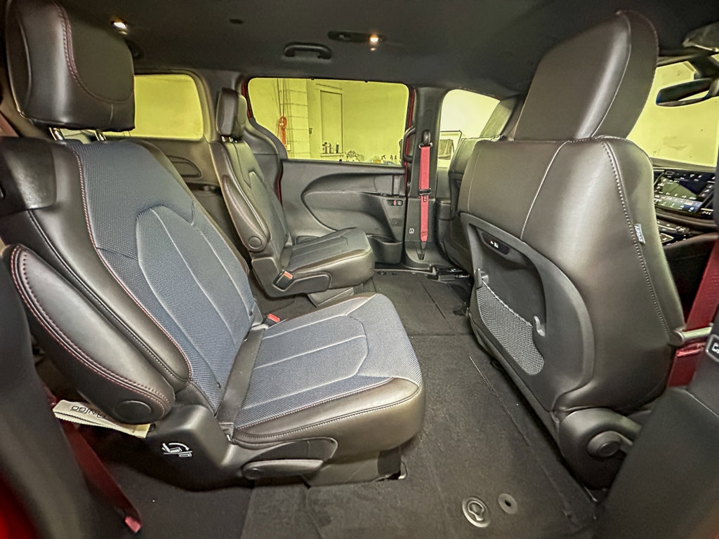 New 2027 Chrysler Pacifica Select AWD/4WD image 4
