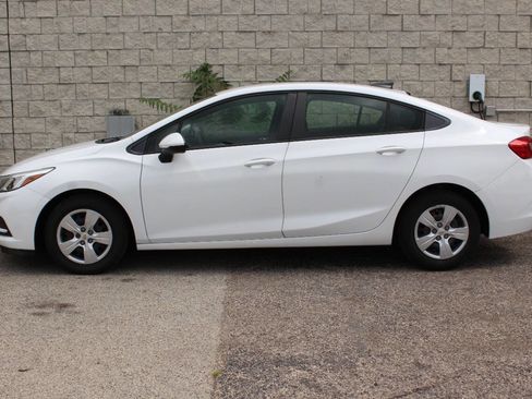 Used 2017 Chevrolet Cruze LS image 2