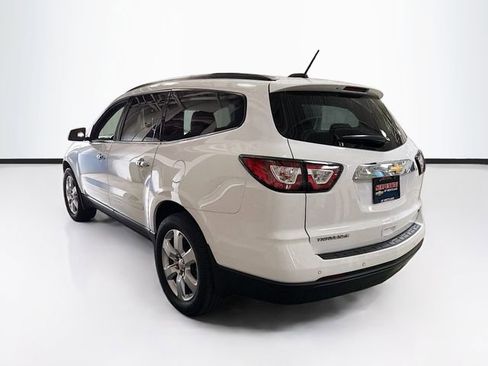 Used 2017 Chevrolet Traverse LT w/ Style and Technology Package image 8
