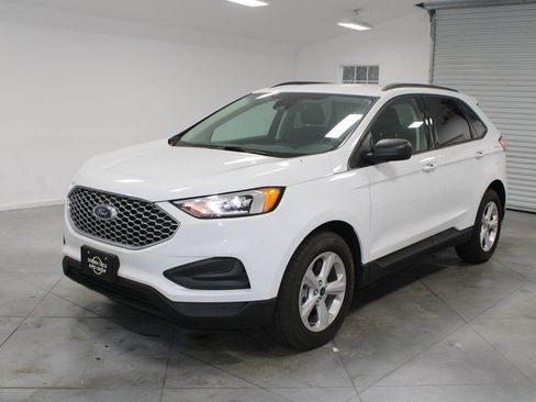 Used 2024 Ford Edge SE image 4