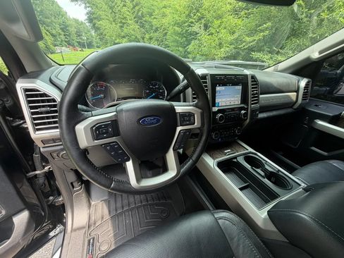 Used 2017 Ford F250 Lariat w/ Lariat Value Package AWD/4WD image 16