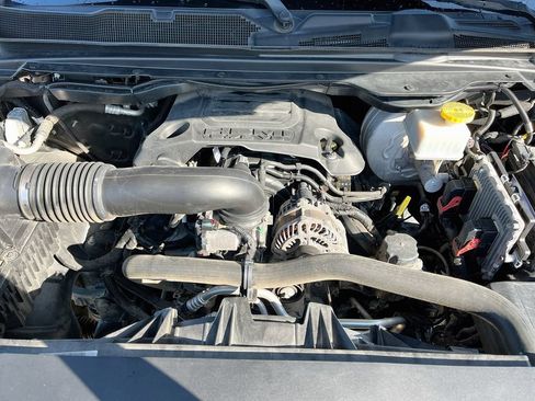 Used 2019 RAM 1500 Laramie AWD/4WD image 10