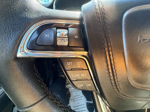 Used 2018 Lincoln Continental Premiere Livery AWD 4dr Sedan w/ Equipment Group 500A image 8