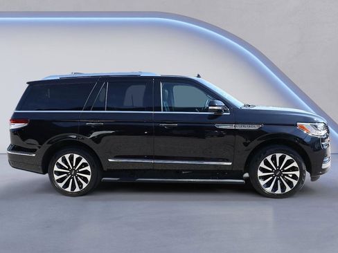 Certified 2024 Lincoln Navigator Reserve AWD/4WD image 8