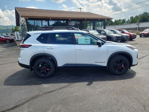 New 2026 Nissan Rogue SV image 9