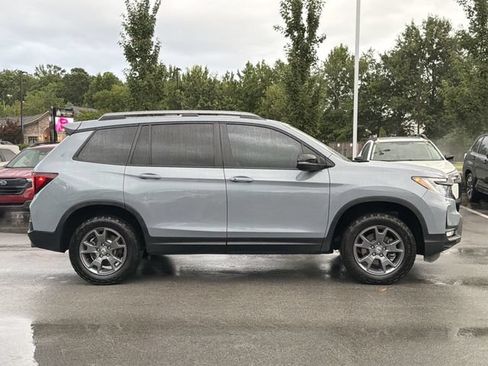Used 2025 Honda Passport TrailSport image 2