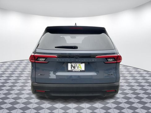 Used 2024 Toyota Grand Highlander XLE image 4