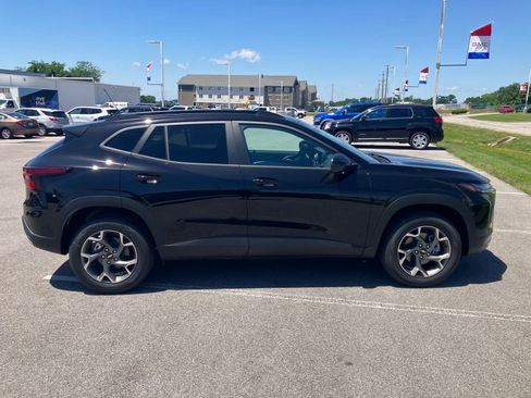 New 2026 Chevrolet Trax LT w/ LT Convenience Package FWD image 8