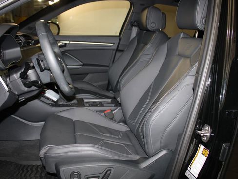 Certified 2025 Audi Q3 2.0T Premium w/ Convenience Package image 7