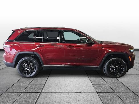 Used 2024 Jeep Grand Cherokee Altitude AWD/4WD image 3