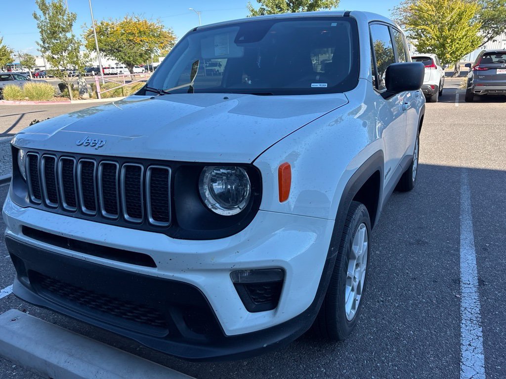Used 2023 Jeep Renegade Latitude AWD/4WD image 2