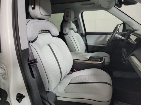 Used 2025 Rivian R1S Adventure AWD/4WD image 24