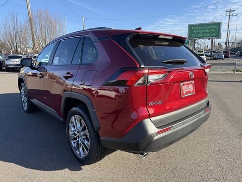 Used 2025 Toyota RAV4 XLE Premium image 4
