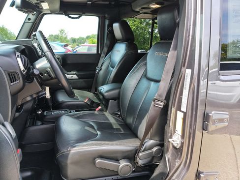 Used 2016 Jeep Wrangler Unlimited Sahara w/ Max Tow Package AWD/4WD image 2