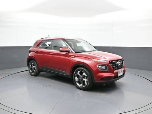 Certified 2023 Hyundai Venue SEL FWD image 4