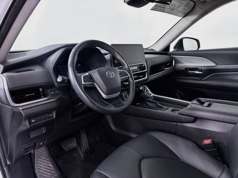 Certified 2025 Toyota Grand Highlander AWD image 9