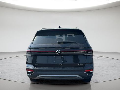 Used 2025 Volkswagen Taos SE AWD/4WD image 8