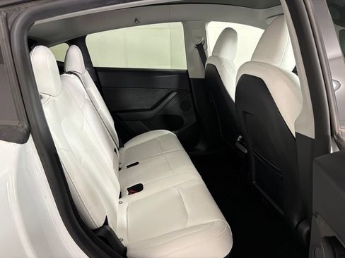 Used 2024 Tesla Model Y Long Range AWD/4WD image 35