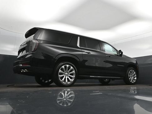 New 2026 Chevrolet Suburban Premier RWD image 42