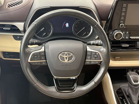 Used 2020 Toyota Highlander XLE AWD/4WD image 27