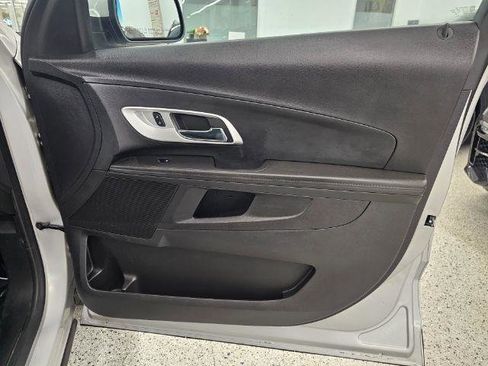 Used 2017 Chevrolet Equinox LT w/ Convenience Package image 24