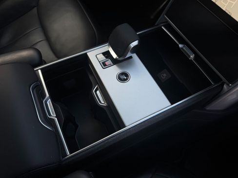 Used 2025 Land Rover Range Rover SE image 37