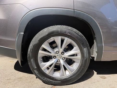 Used 2015 Toyota Highlander XLE AWD/4WD image 4