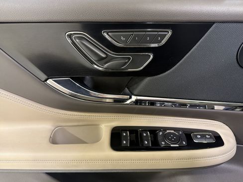 Used 2020 Lincoln Corsair Reserve w/ Elements Package FWD image 12
