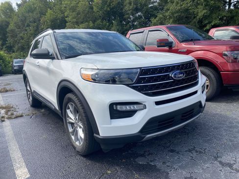 Used 2020 Ford Explorer XLT w/ Equipment Group 202A RWD image 2