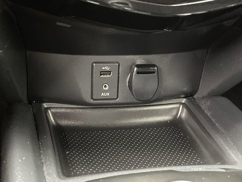 Used 2016 Nissan Rogue SV AWD/4WD image 18