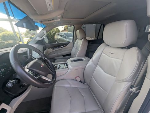 Used 2017 Cadillac Escalade Luxury image 9