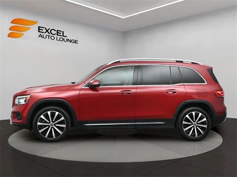 Used 2020 Mercedes-Benz GLB 250 w/ Premium Package image 2