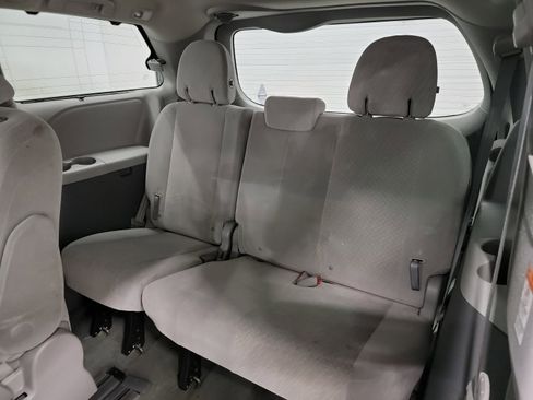 Used 2016 Toyota Sienna LE image 33