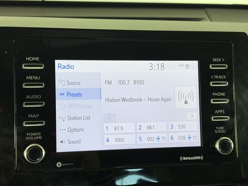 Used 2021 Toyota Camry SE image 19