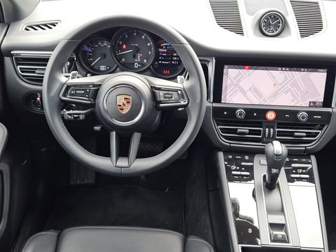 Certified 2025 Porsche Macan image 25
