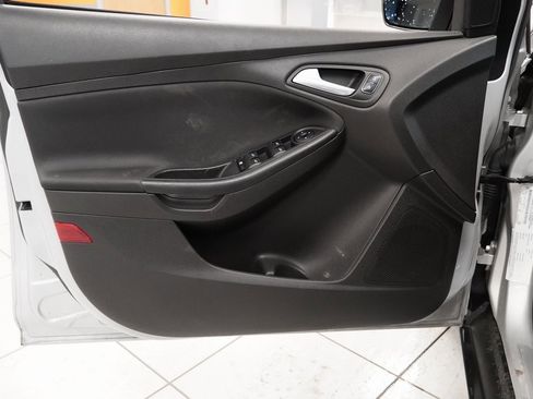 Used 2017 Ford Focus SE w/ SE Winter Package image 16