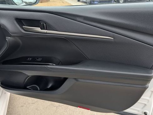 Used 2025 Toyota Camry SE image 33