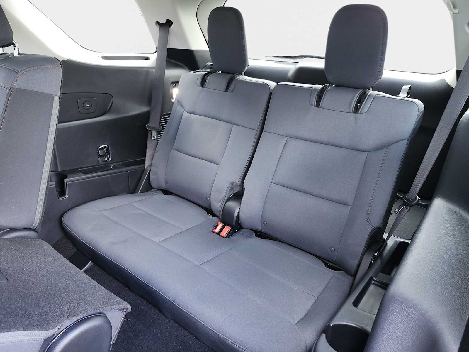 Used 2025 Ford Explorer Active AWD/4WD image 16