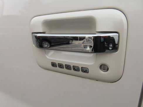 Used 2011 Ford F150 Platinum image 10