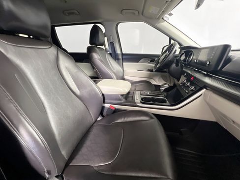 Used 2023 Kia Carnival LX FWD image 31